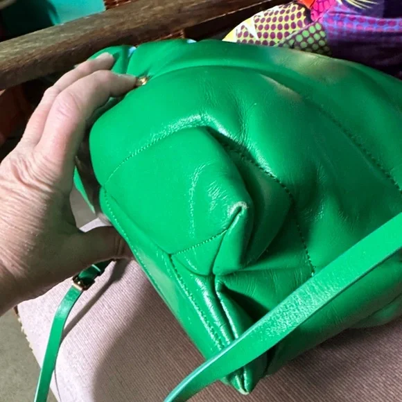 💚🤮🐸🦖Rebecca Minkoff Green Shoulder Bag with Gold Chain - Picture 9 of 16